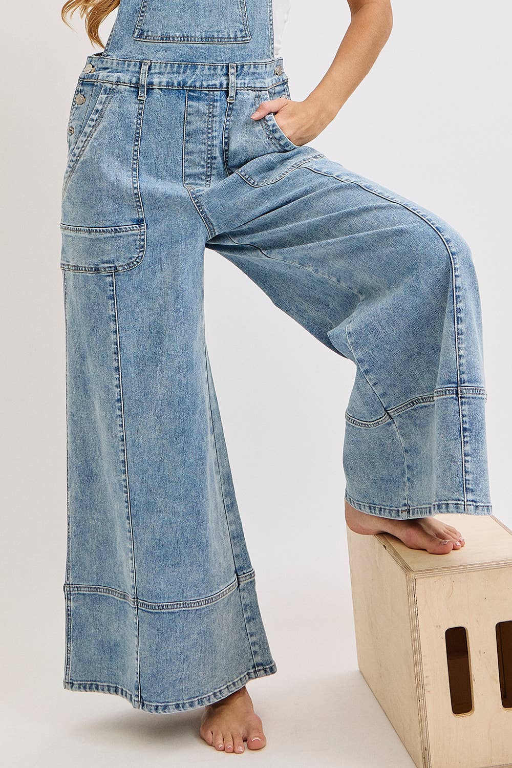 WIDE-LEG DENIM OVERALL JUMPSUIT: DENIM BLUE / Contemporary / L
