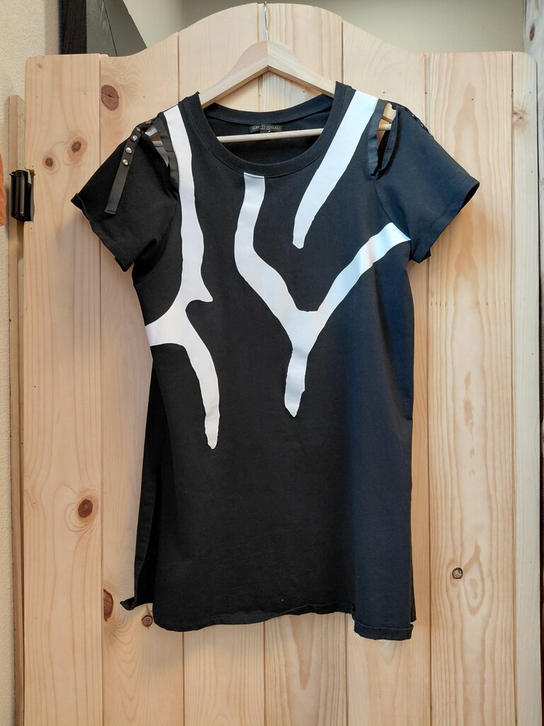 Alberto Makali Black and White Graphic Tee