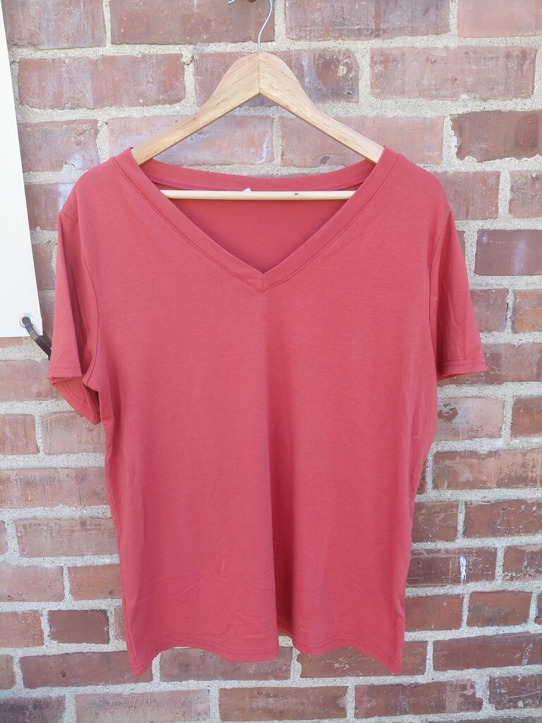 Men's XL Red V-Neck T-Shirt