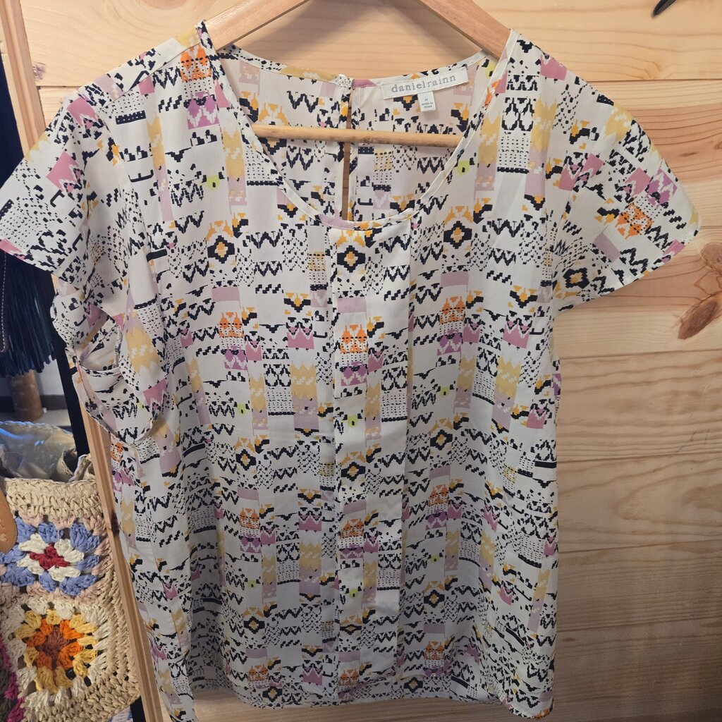 Daniel Rainn Floral Print Short Sleeve Top