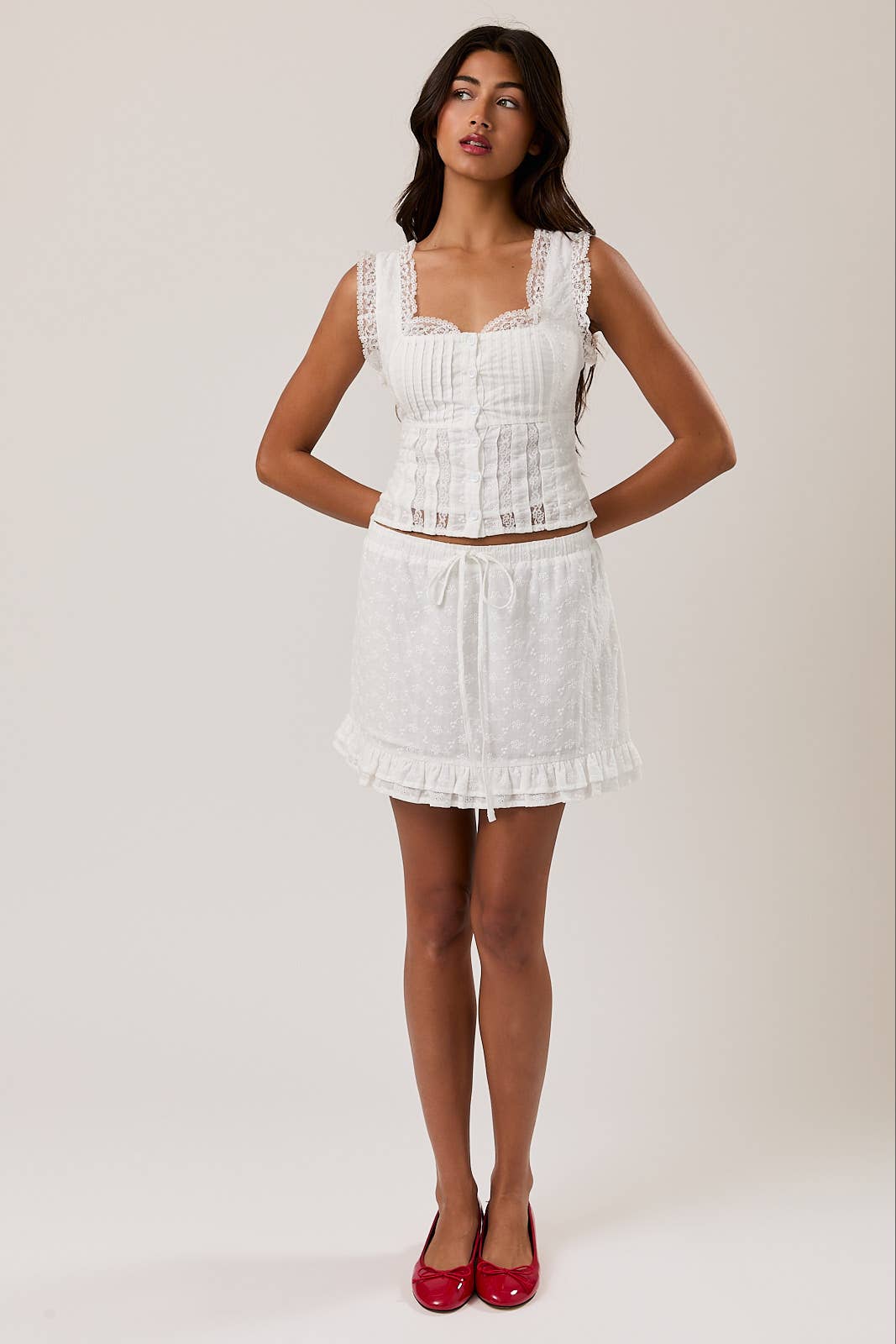 SLEEVELESS SQUARE NECK RUFFLE TOP: White / M