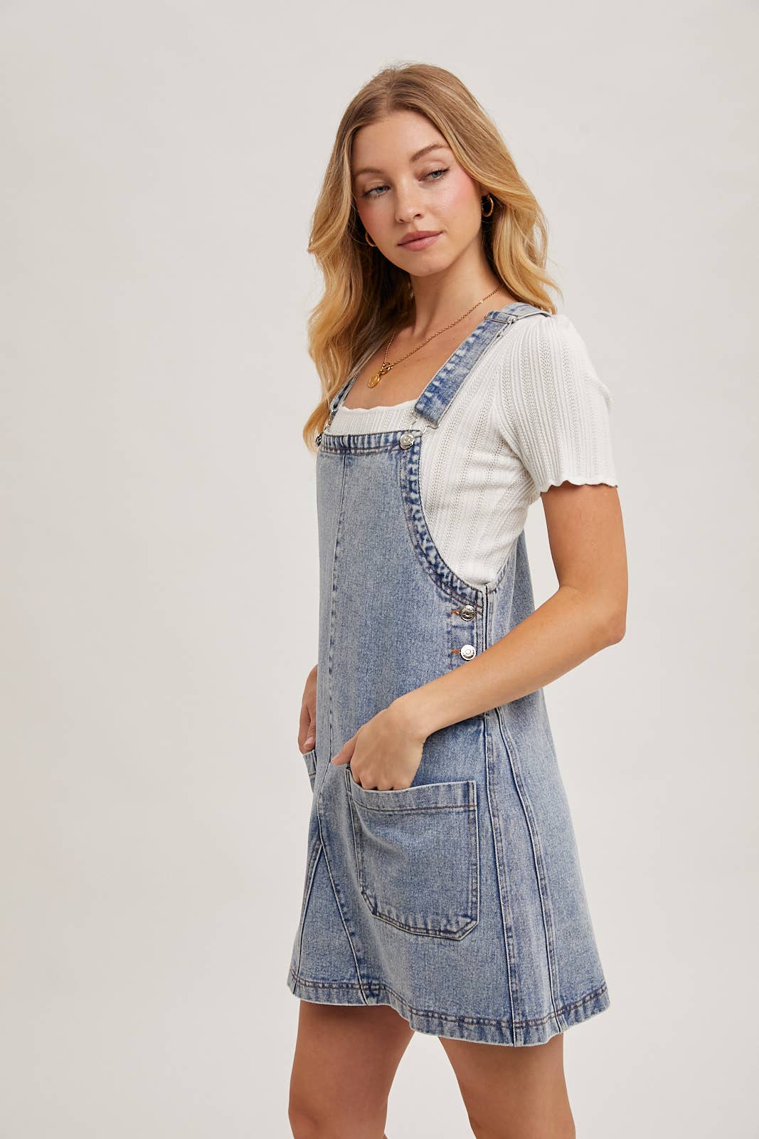DENIM OVERALL MINI DRESS WITH POCKETS: MED.WASH / S